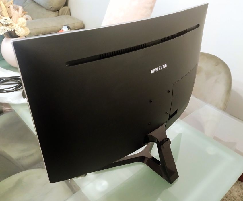 Monitor Samsung Curvo FHD C27F390FHU 27''.