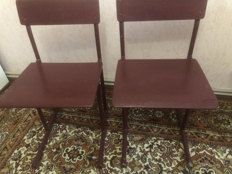 Продам металеві стільці.