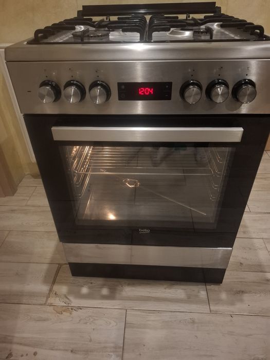 Kuchenka gazowa z piekarnikiem elektrycznym oraz termobiegiem  60