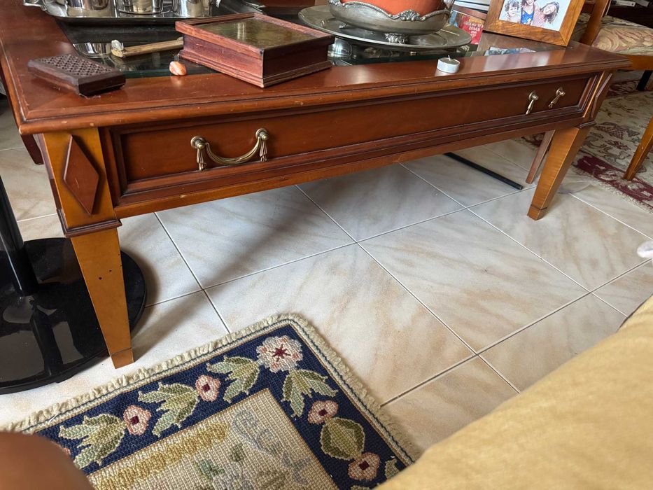 Mesa de cerejeira