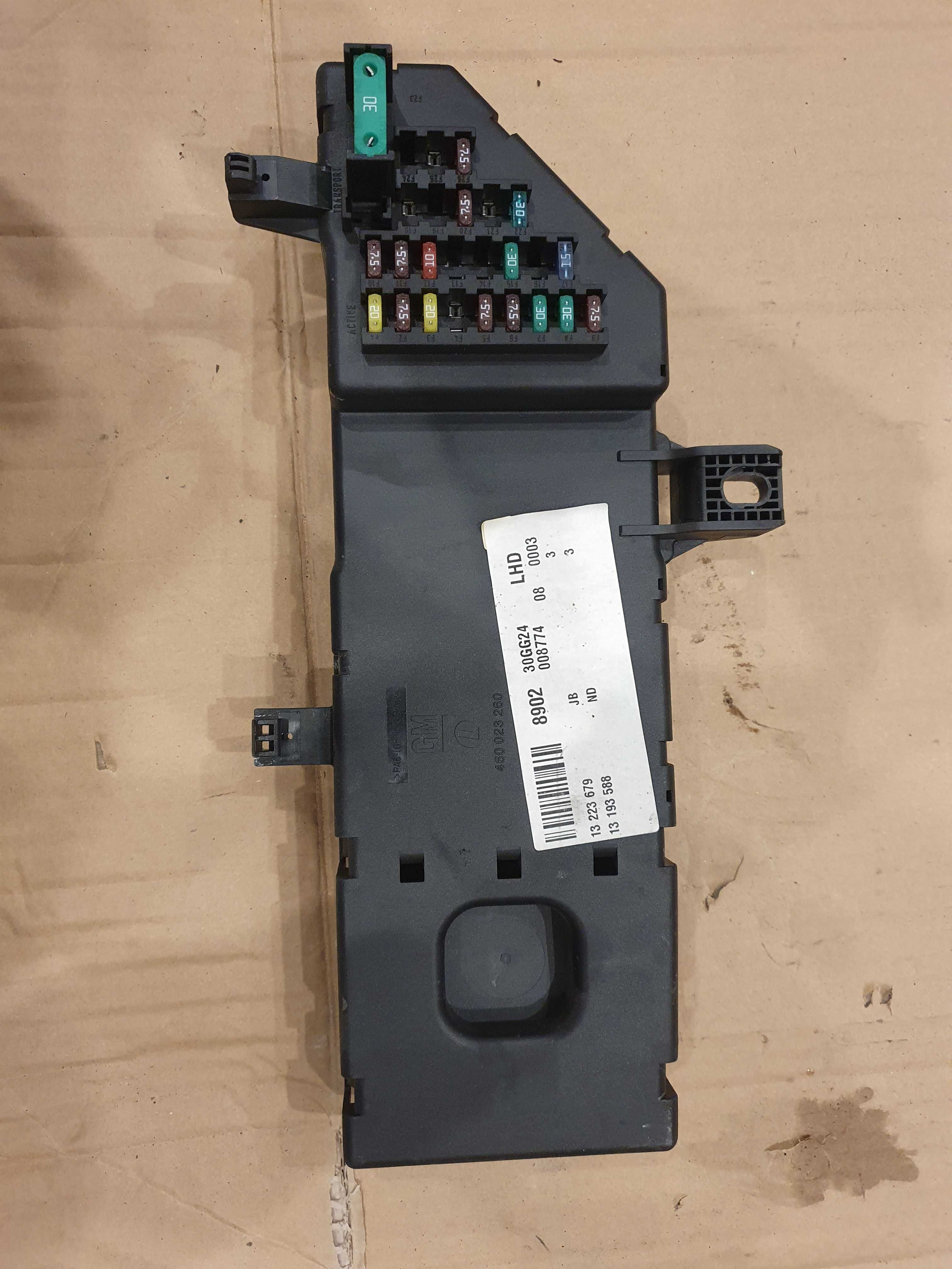Skrzynka modul bezpieczniki Opel Signum 1.9 cdti Vectra c Lift sprawna