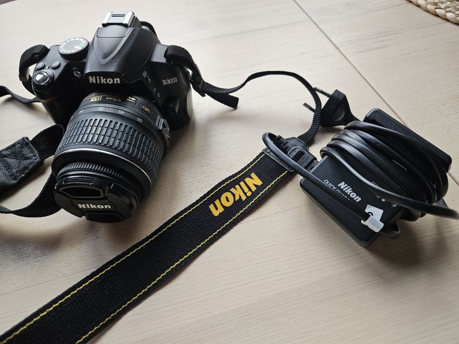 Nikon D3000 з чохлом