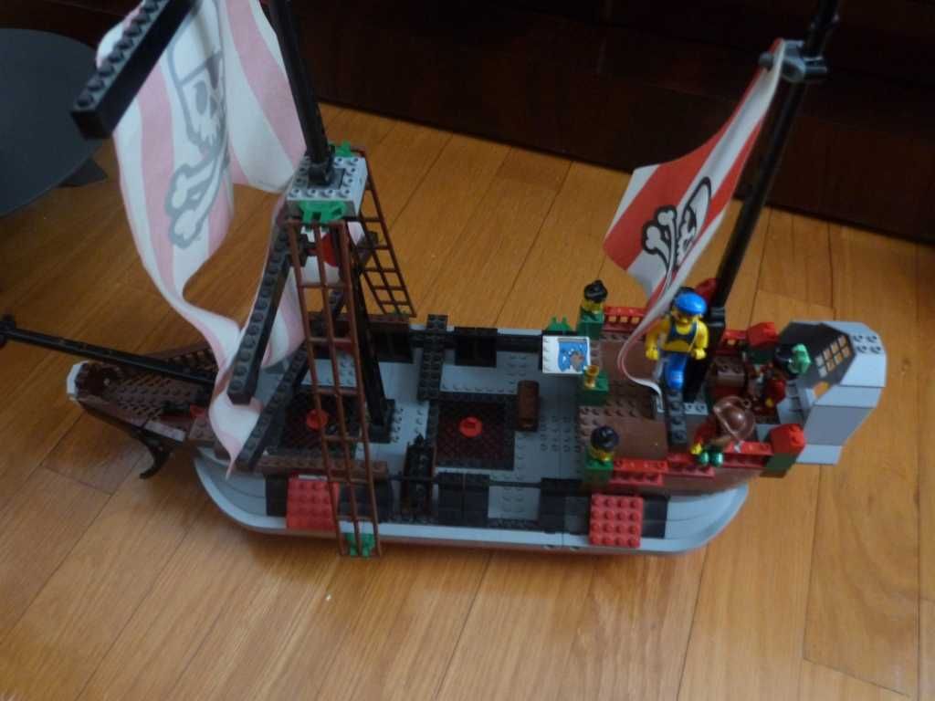 LEGO navio piratas 7075