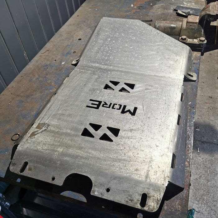 Hilux vigo osłona skrzyni biegów aluminiowa