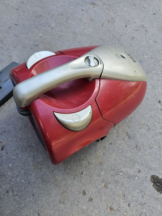 Продам зламаний пилосос з робочим мотором