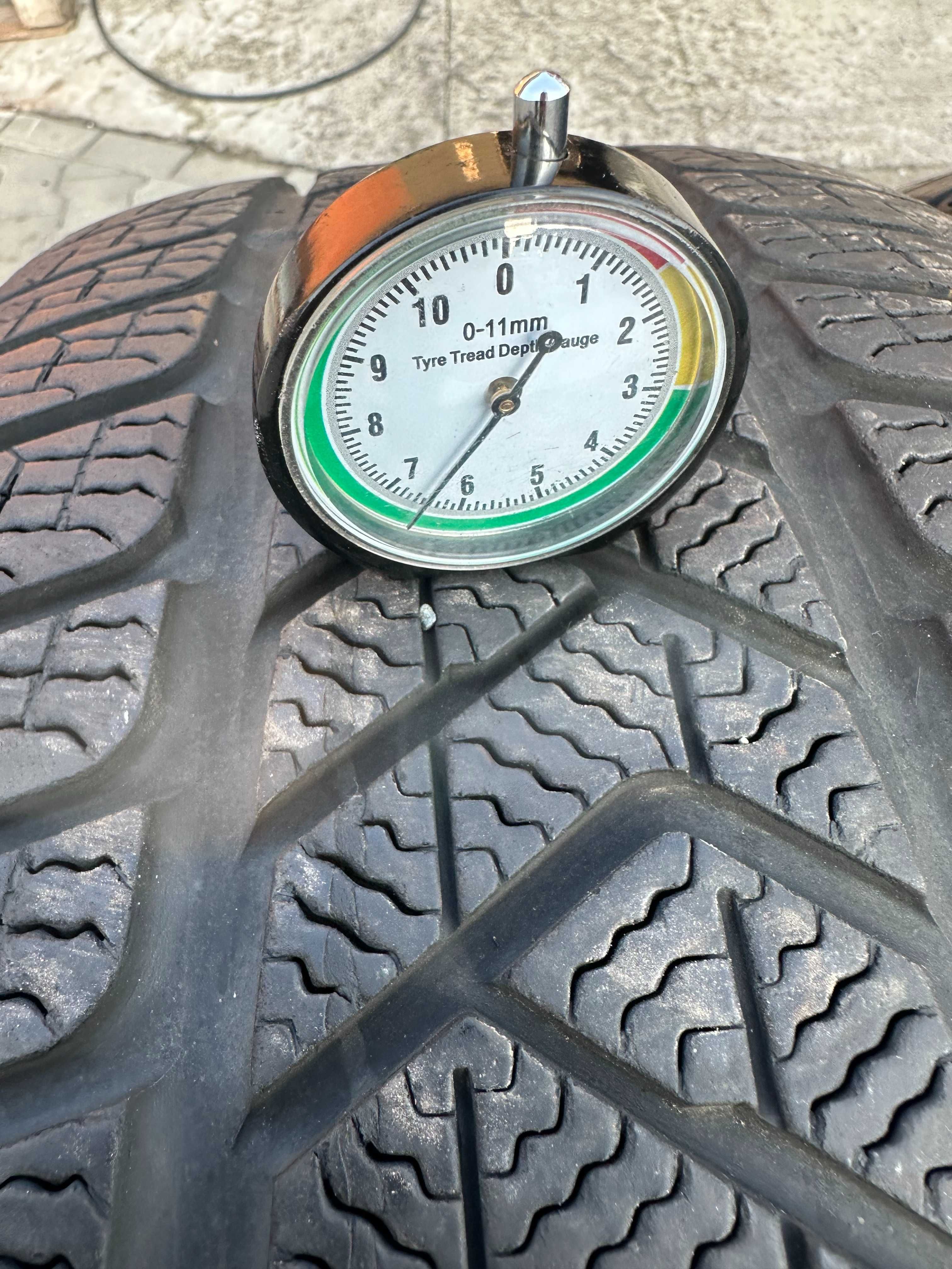 Opona zimowa Pirelli Winter SottoZero 3 245/45R19 98 W para 2szt