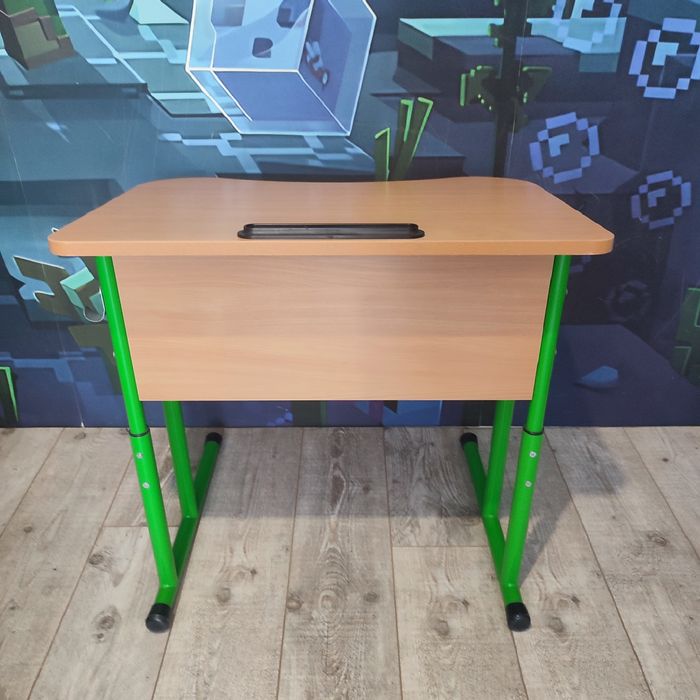 Парта шкільна в ідеальному стані