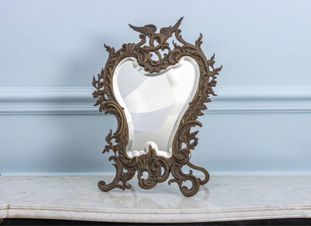 Антикварне дзеркало із бронзи