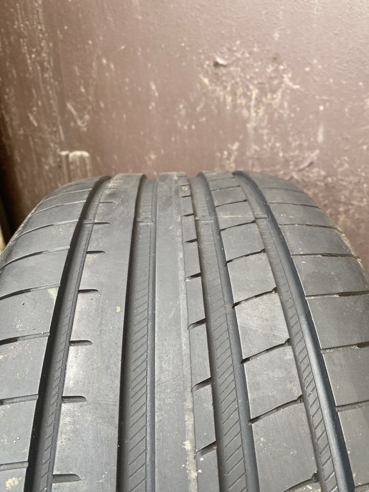 Шини  GOODYEAR 255/45 R18