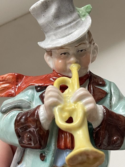 Статуэтка  фарфор трубач  9485 старая  Германия