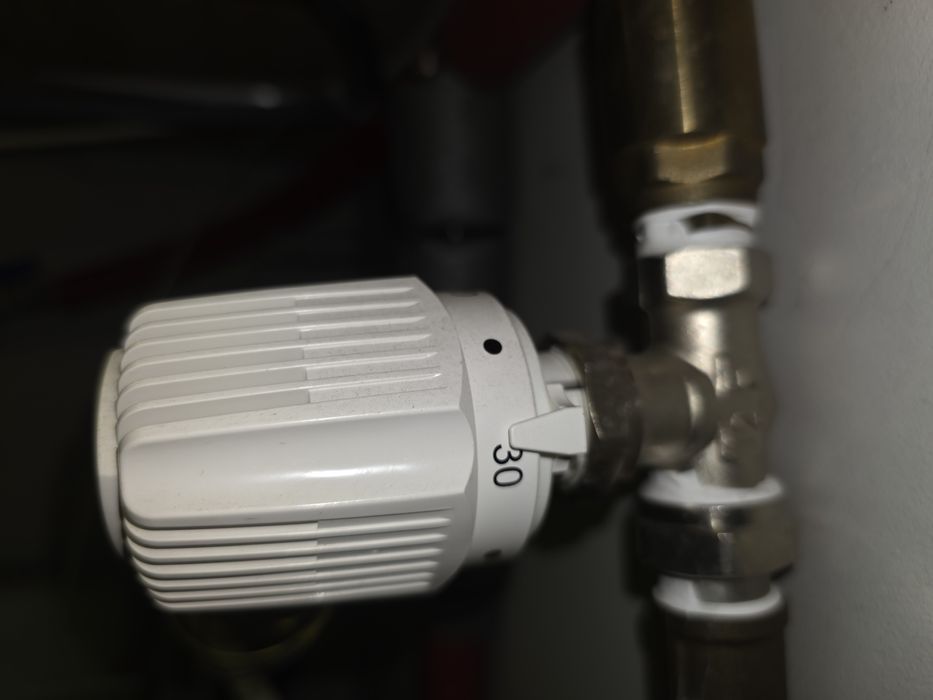 Zawór i głowica termostatyczna herz 20-50st z kapilarą.