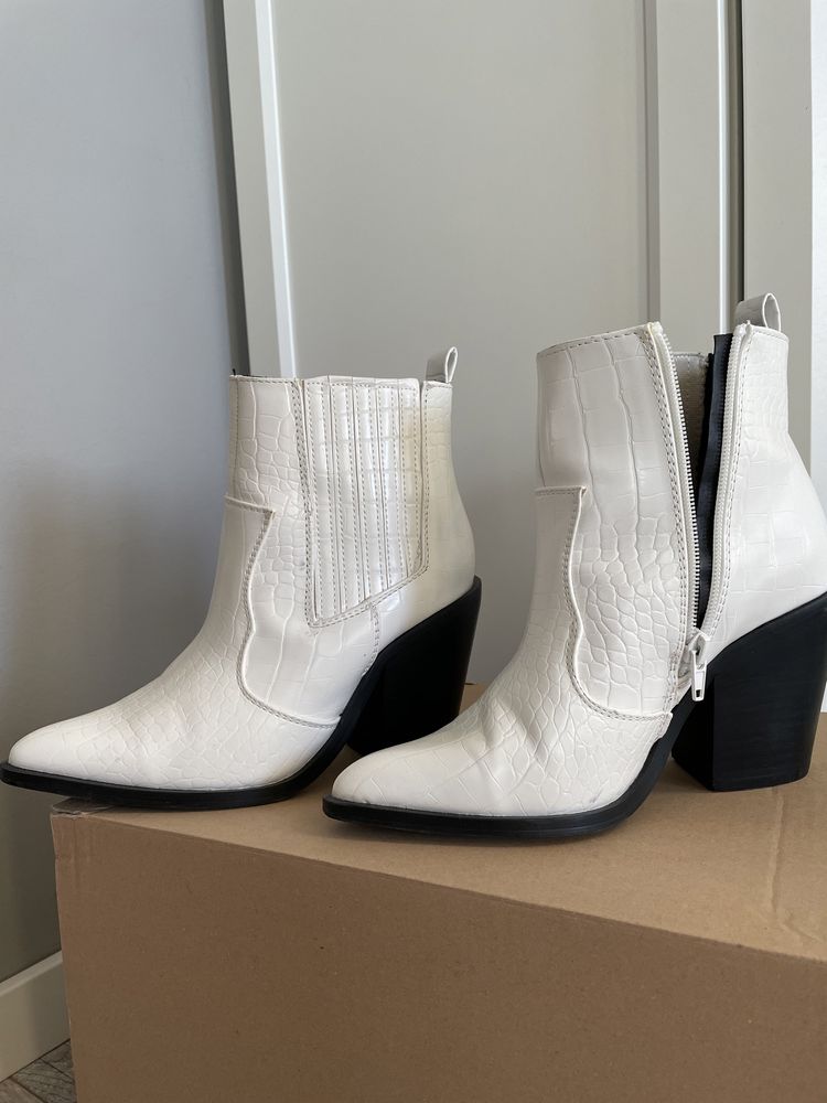 Białe botki kowbojki ASOS