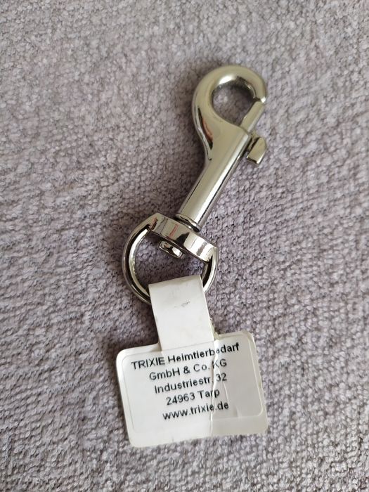 Nowy metalowy karabińczyk