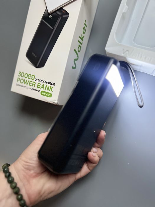 Power з ліхтариком Walker WB 630 ,30000 mAh,22,5 W