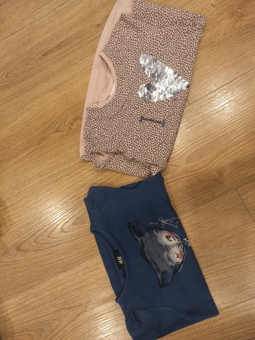 Bluzeczki dziewczęce z długim rękawem w rozm. 98-104 i 104.