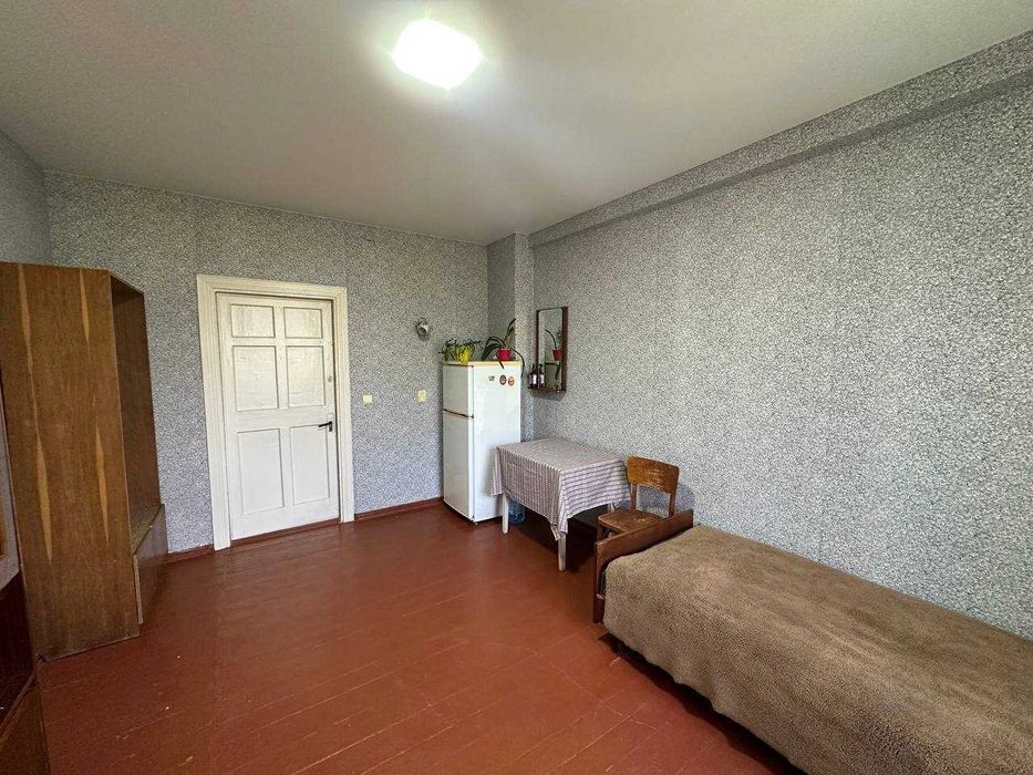 Кімната в гуртожитку на Гречанах, хороший стан.