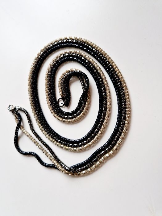 Długi naszyjnik łańcuch