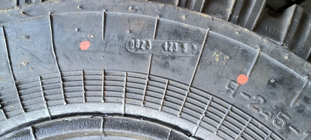 Продам 4 нові шини 215 90 15c ( Я-245-1)