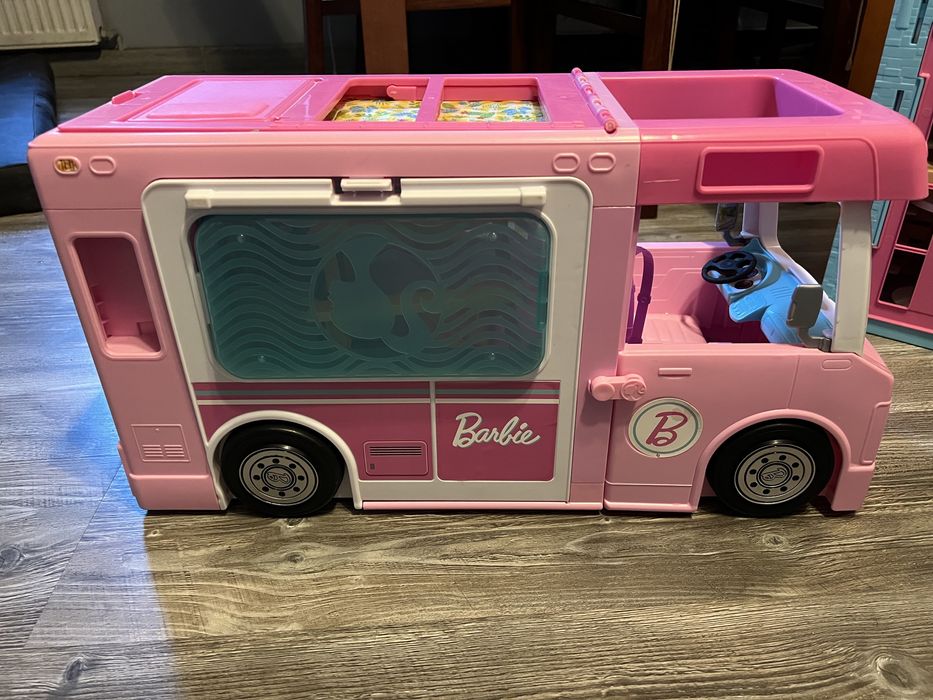 Barbie: lalki, kamper