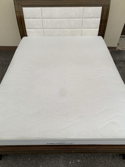 Łóżko z materacem 160 x 200 cm