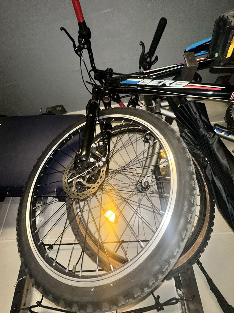 Bicicletas adulto e crianca