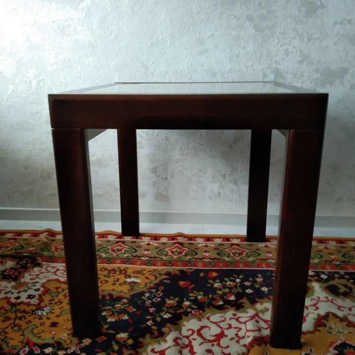 Продам стіл розкладний для їдальні.