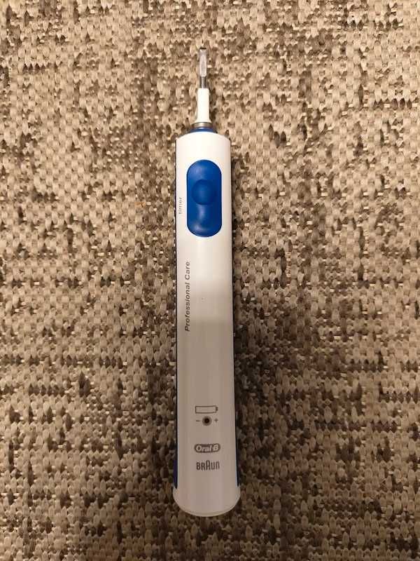 Escova elétrica Oral B Pro 600