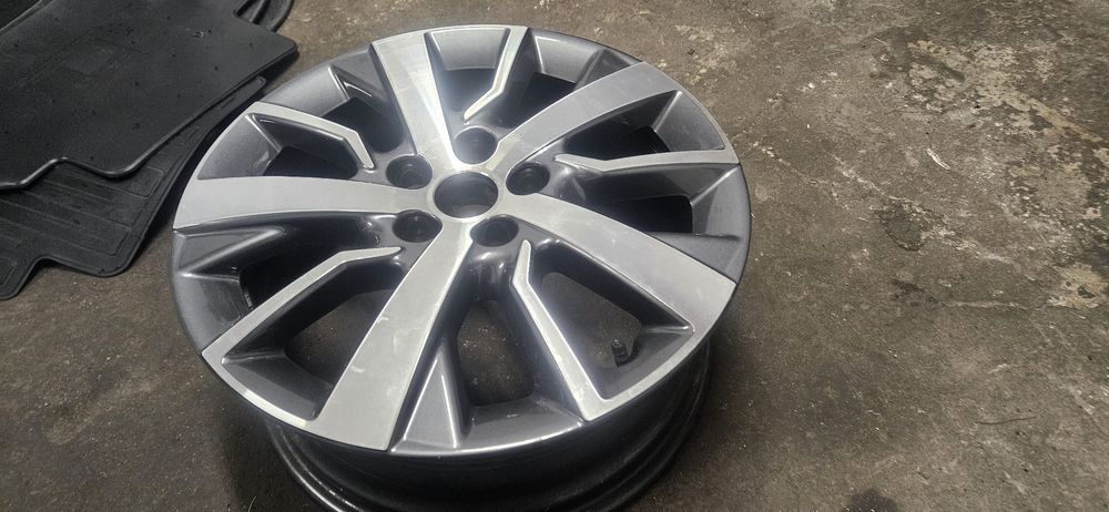 Części Toyota Auris Yaris Cross Corolla CHR Rav-4