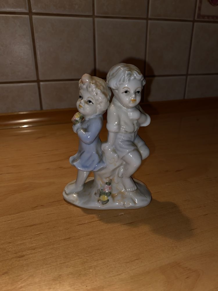 Urocze ceramiczne figurki