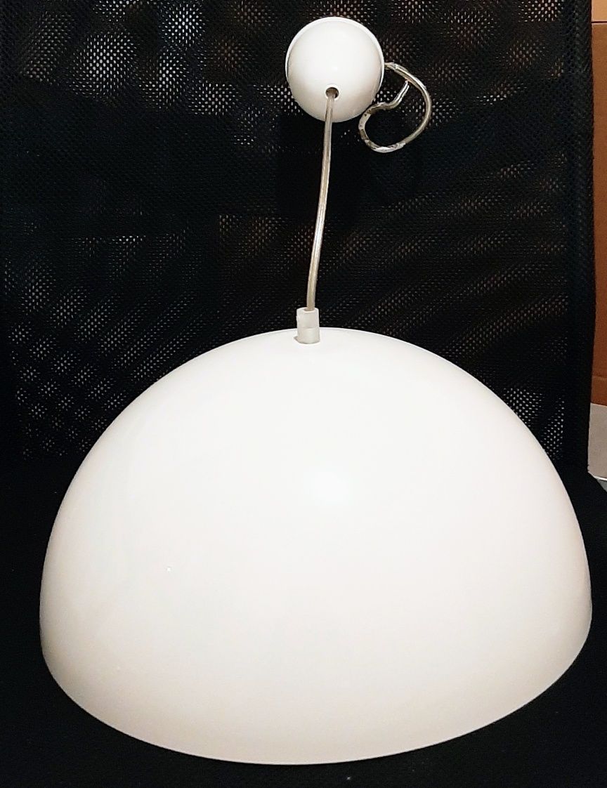 Lampa sufitowa. Kolor biały z limonką. Średnica 34 cm.