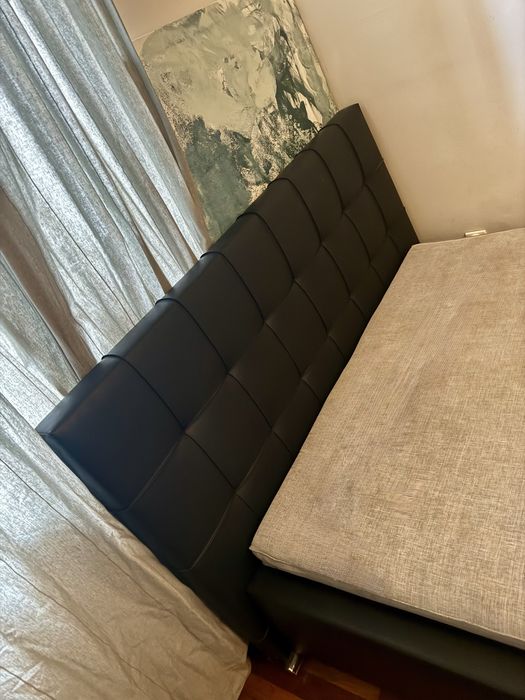 Łóżko 140x200 z tapicerowanym zagłówkiem - wygodne i eleganckie