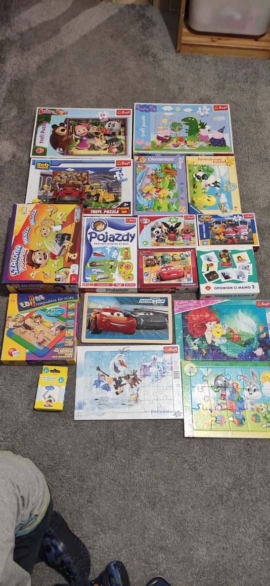 Zestaw puzzli, książeczek i gier dla dziecka w wieku do 4lat