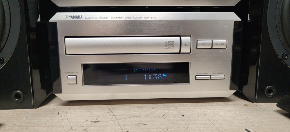 Wieża YAMAHA RX-100 Pianocraft.