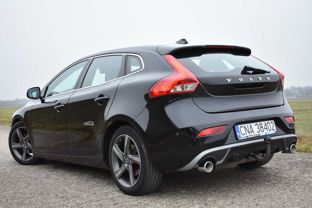 100% BEZWYPADKOWE Volvo V40 d2 R-design BiXenon Navi Kamera Panorama