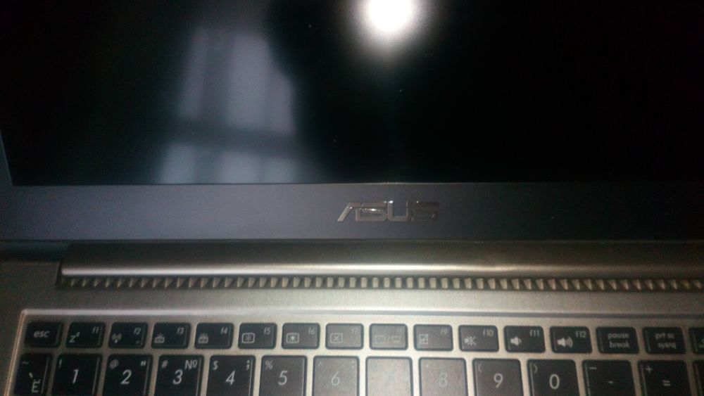 Laptop Asus mały