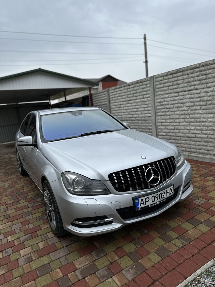 Продам решетку Mercedes W204