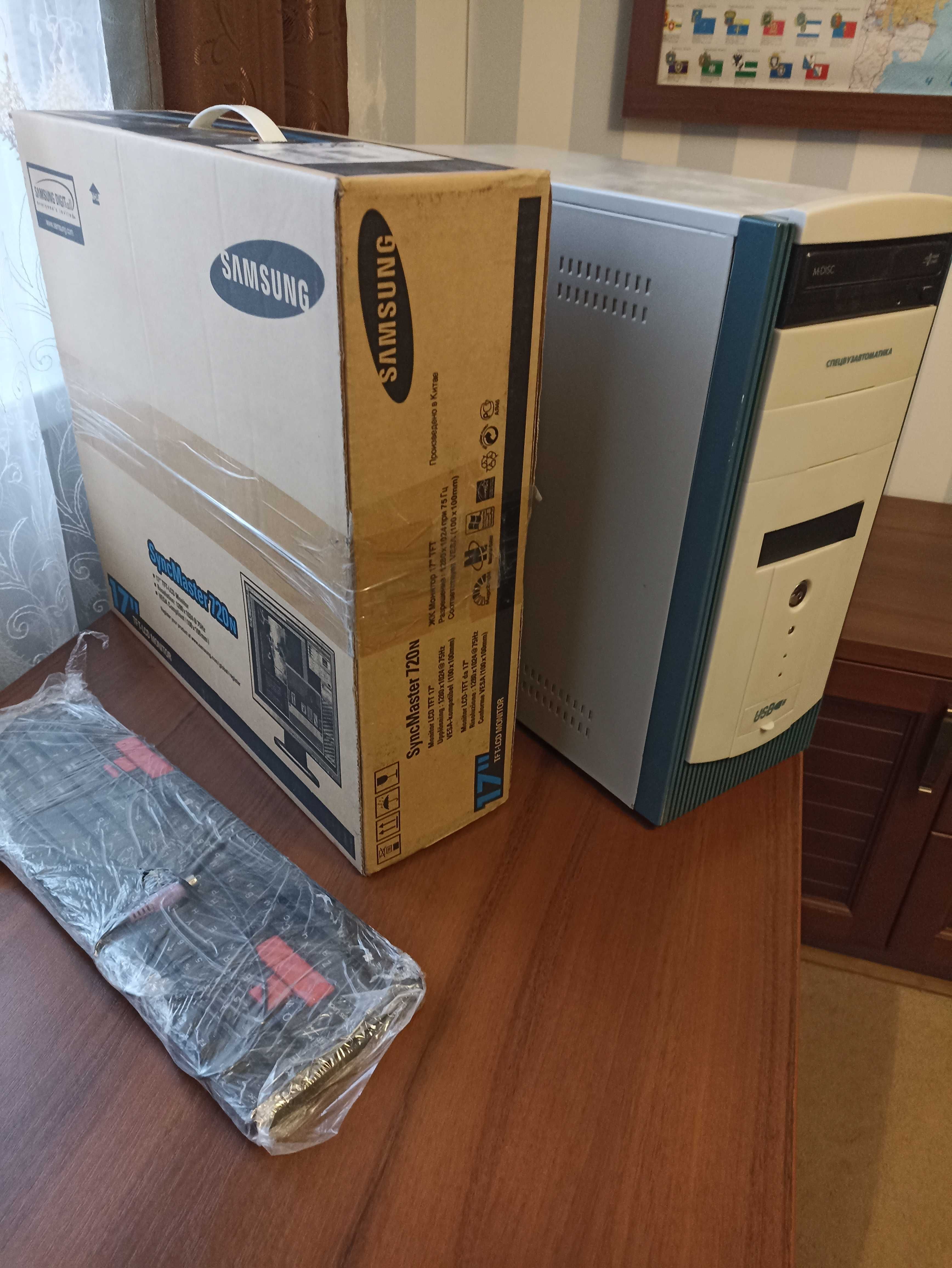 Настільний компьютер для роботи