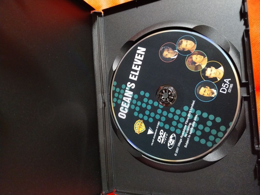 Ocean's Eleven - Steven Sodetbergh Brad Pitt George Clooneg Matt Damon