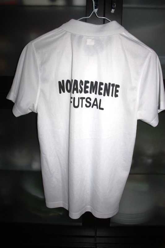 Polo branco do Novasemente usado da Rakso Tamanho S