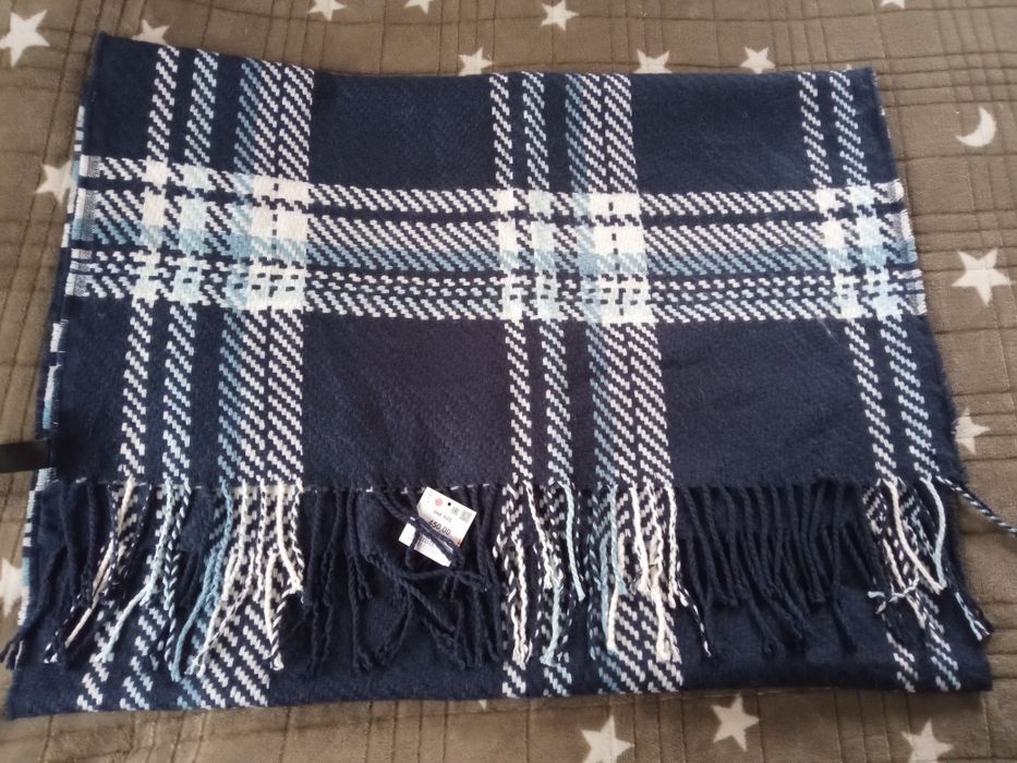 Жіночий об'ємний шарф.