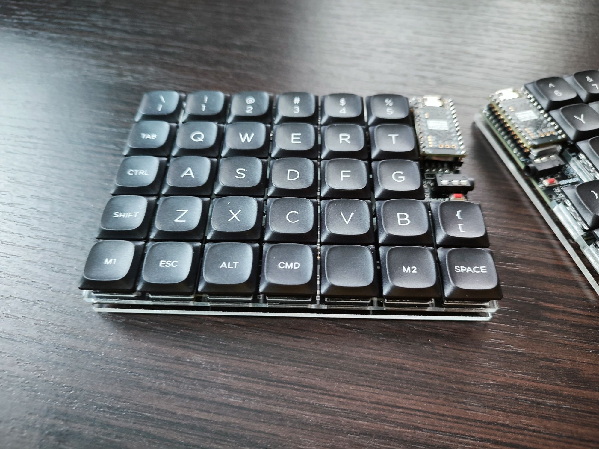 Бездротова ортолінійна спліт клавіатура Helix keyboard