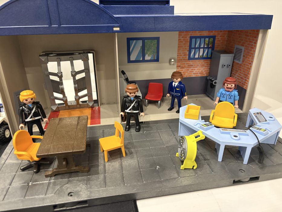 Zestaw playmobil komisariat policji z autem