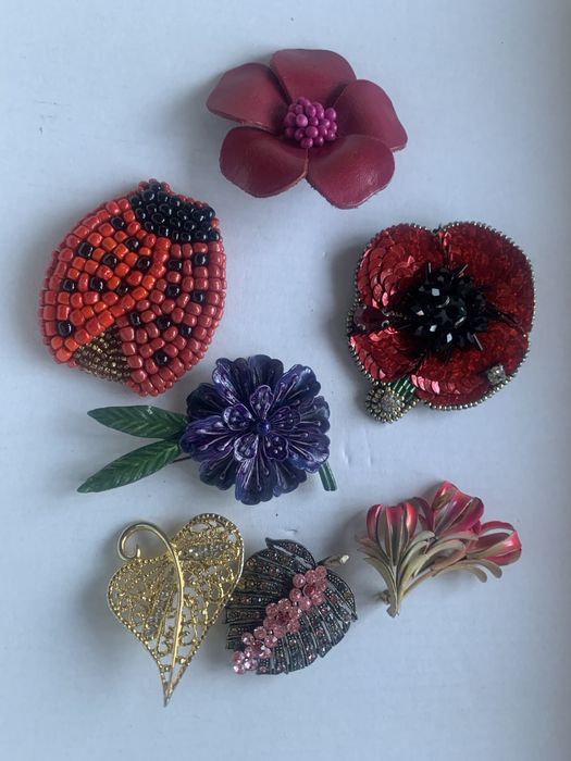 Броши значки прикраси