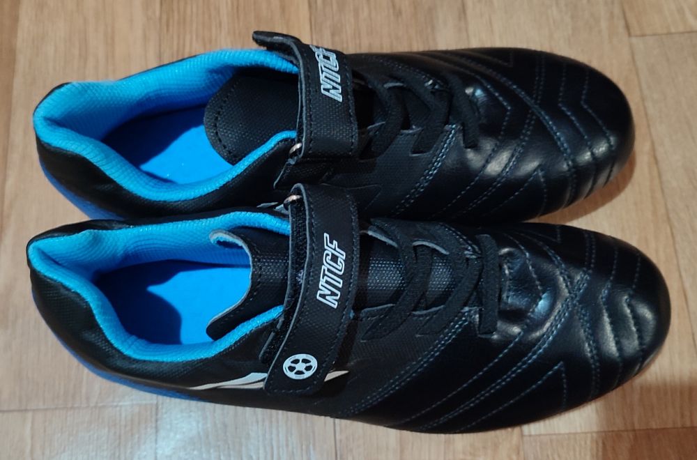 Футбольні бутси сороконіжки у відмінному стані