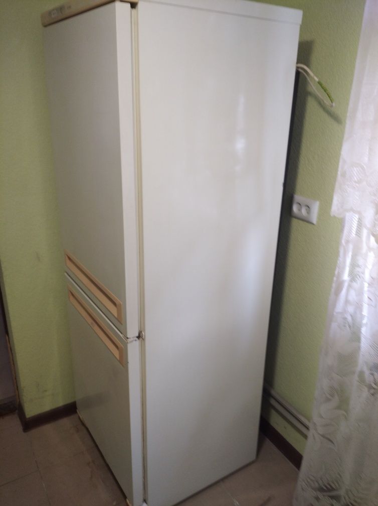 Холодильник STINOL продам