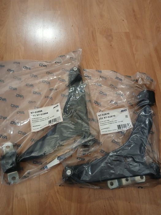 Triângulos Mitsubishi novos