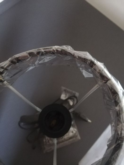 Przydam lampkę stojącą budda