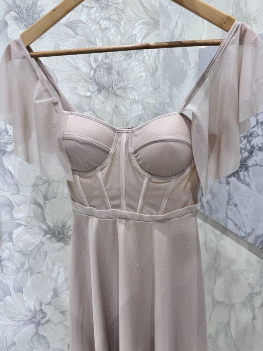 Сукня бежевого кольору.Розмір S-M