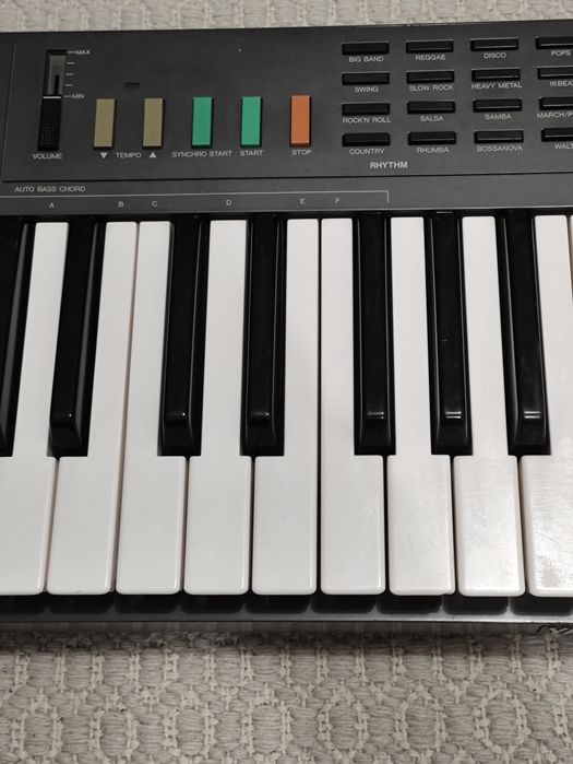 Вінтажний синтезатор Yamaha PSR-21 1986 рік