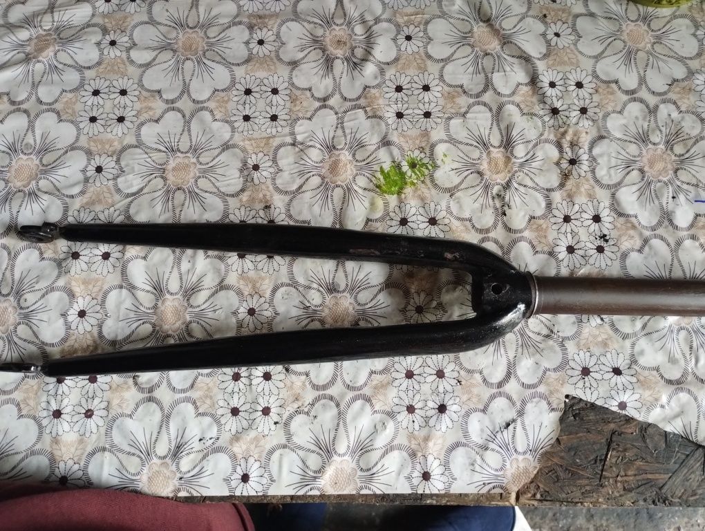 Witam, mam na sprzedaż widełki od roweru szosowego